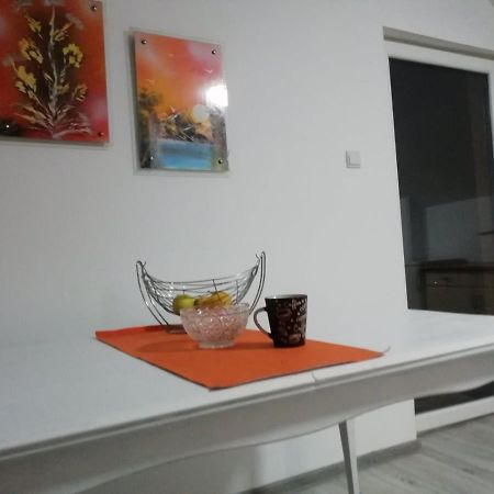 Apartman Salus Tuzla Eksteriør bilde